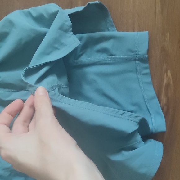 Size XS Nike dri-fit teal shorts with built in shorts - Picture 6 of 8